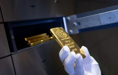 Gold Breaks Through $4,600 to Record High as Fed Crisis, Iran Unrest Fuel Safe-Haven Surge